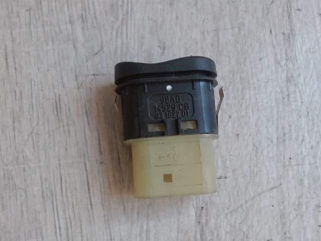 bontott FORD FOCUS I Jobb első Ablakemelő Kapcsoló