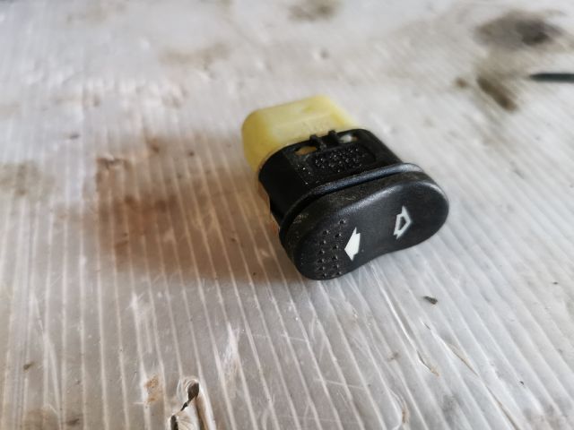 bontott FORD FOCUS I Jobb első Ablakemelő Kapcsoló