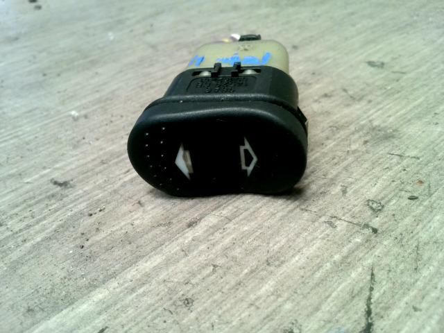 bontott FORD FOCUS I Jobb első Ablakemelő Kapcsoló