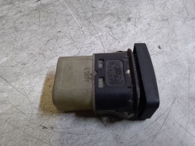 bontott FORD FOCUS I Jobb első Ablakemelő Kapcsoló