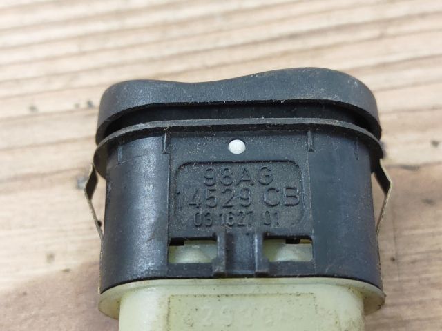 bontott FORD FOCUS I Jobb első Ablakemelő Kapcsoló