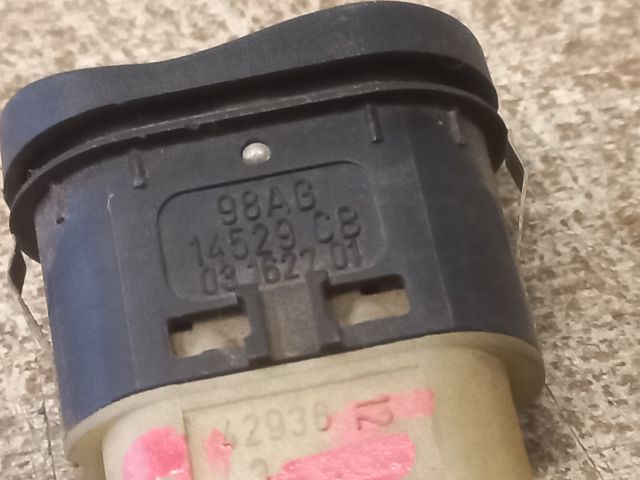 bontott FORD FOCUS I Jobb első Ablakemelő Kapcsoló