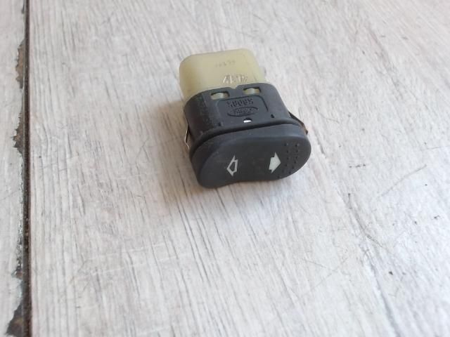 bontott FORD FOCUS I Jobb első Ablakemelő Kapcsoló