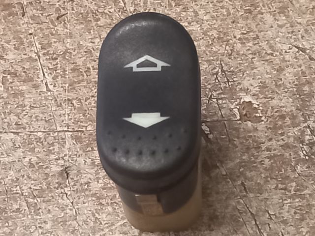 bontott FORD FOCUS I Jobb első Ablakemelő Kapcsoló