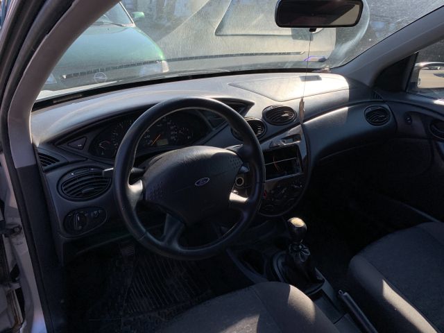 bontott FORD FOCUS I Jobb első Ajtó (Részeivel)