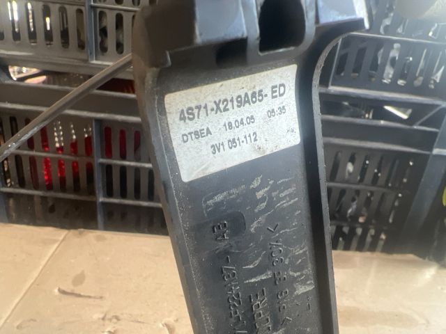 bontott FORD FOCUS I Jobb első Ajtózár