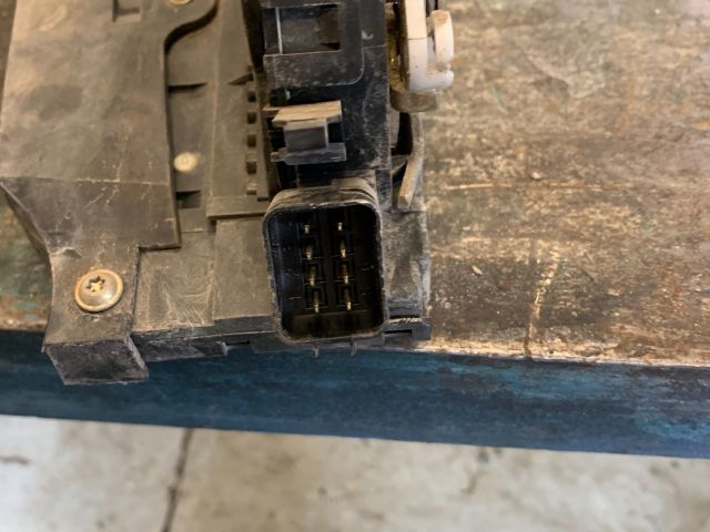 bontott FORD FOCUS I Jobb első Ajtózár