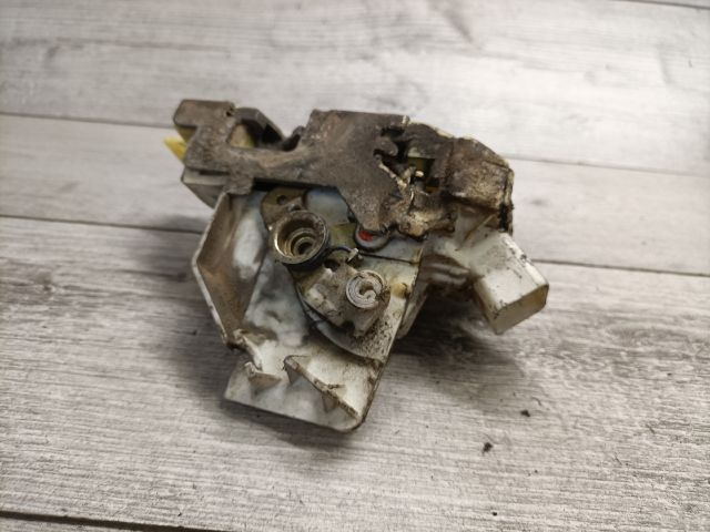 bontott FORD FOCUS I Jobb első Ajtózár