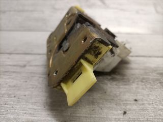 bontott FORD FOCUS I Jobb első Ajtózár