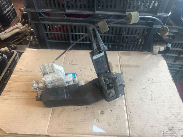 bontott FORD FOCUS I Jobb első Ajtózár