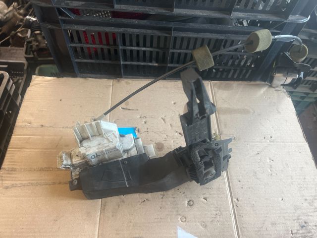 bontott FORD FOCUS I Jobb első Ajtózár