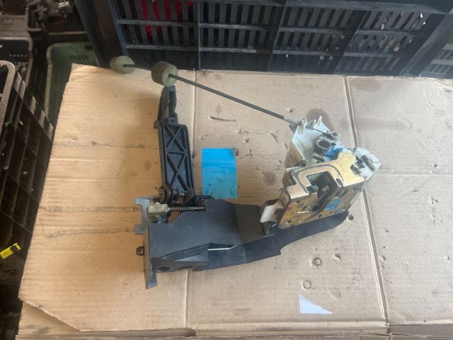 bontott FORD FOCUS I Jobb első Ajtózár