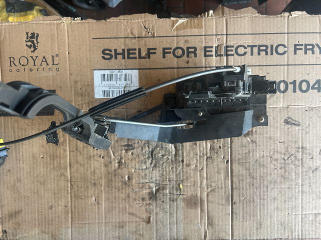 bontott FORD FOCUS I Jobb első Ajtózár