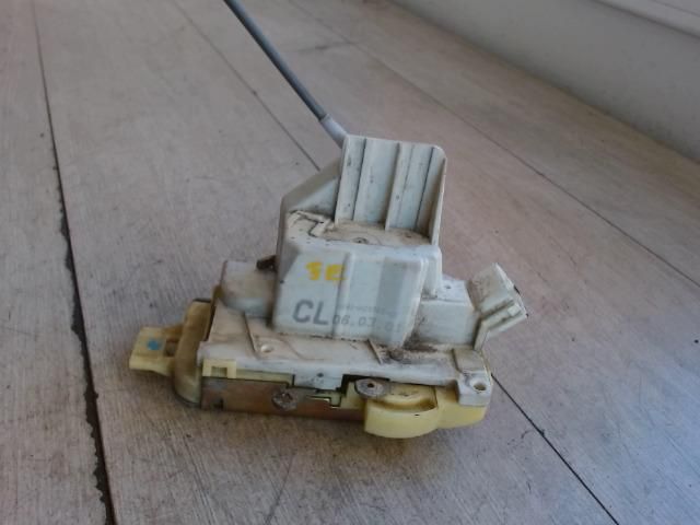 bontott FORD FOCUS I Jobb első Ajtózár