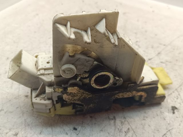 bontott FORD FOCUS I Jobb első Ajtózár