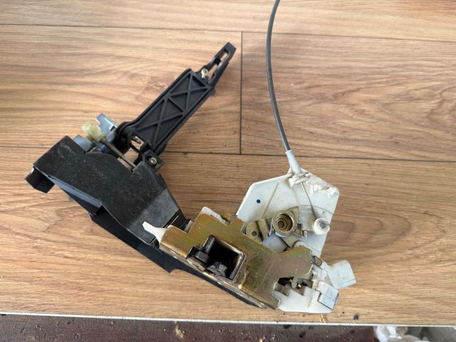 bontott FORD FOCUS I Jobb első Ajtózár