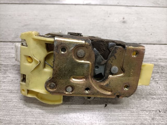 bontott FORD FOCUS I Jobb első Ajtózár