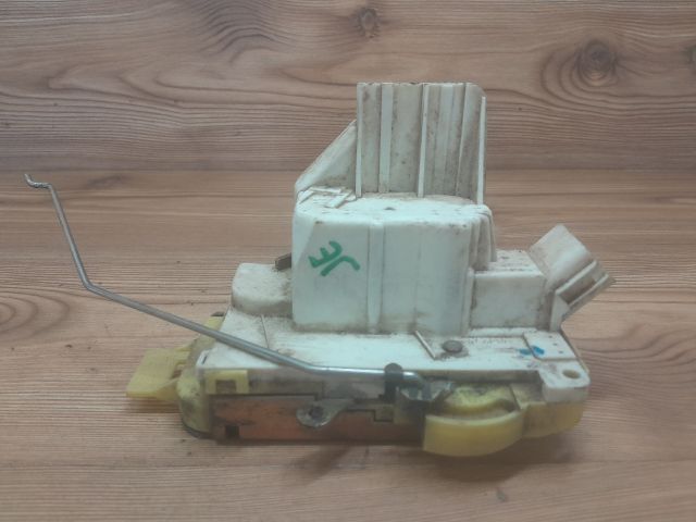 bontott FORD FOCUS I Jobb első Ajtózár