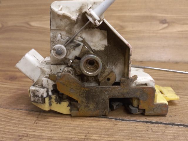 bontott FORD FOCUS I Jobb első Ajtózár