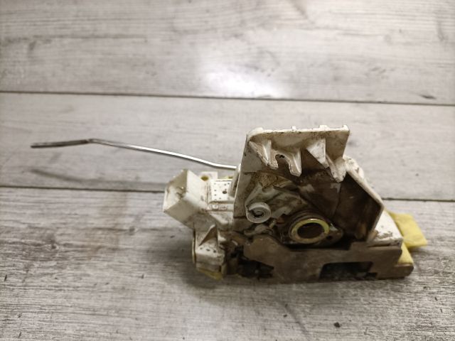 bontott FORD FOCUS I Jobb első Ajtózár