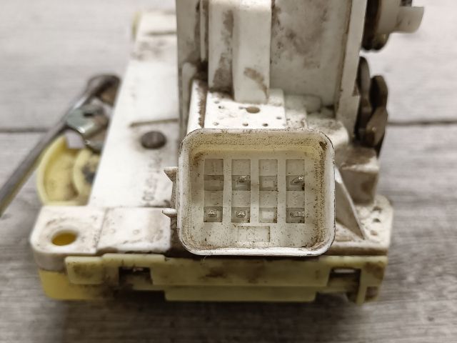 bontott FORD FOCUS I Jobb első Ajtózár