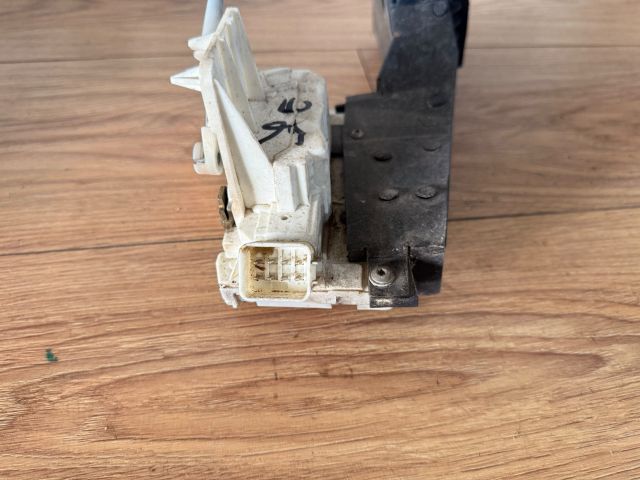 bontott FORD FOCUS I Jobb első Ajtózár