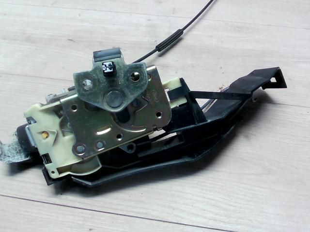 bontott FORD FOCUS I Jobb első Ajtózár