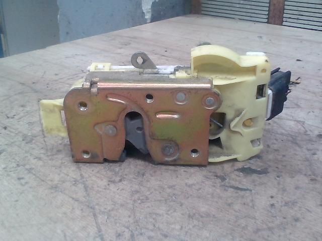 bontott FORD FOCUS I Jobb első Ajtózár