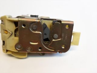 bontott FORD FOCUS I Jobb első Ajtózár