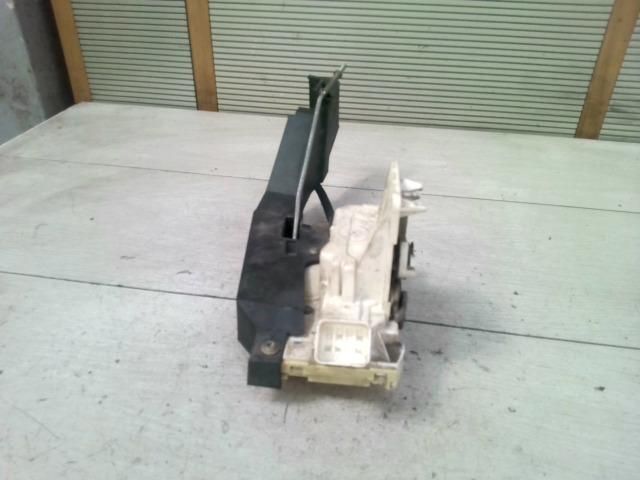 bontott FORD FOCUS I Jobb első Ajtózár