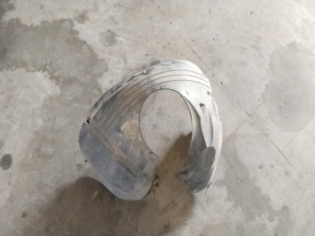 bontott FORD FOCUS I Jobb első Dobbetét (Kerékjárati, Műanyag)