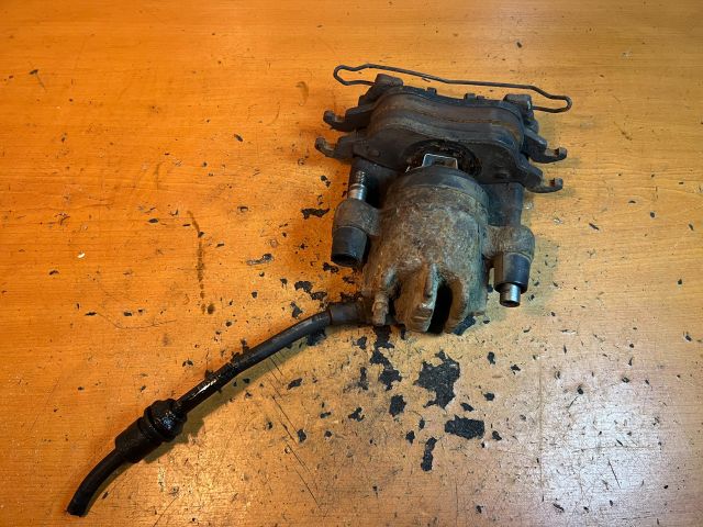 bontott FORD FOCUS I Jobb első Féknyereg Munkahengerrel