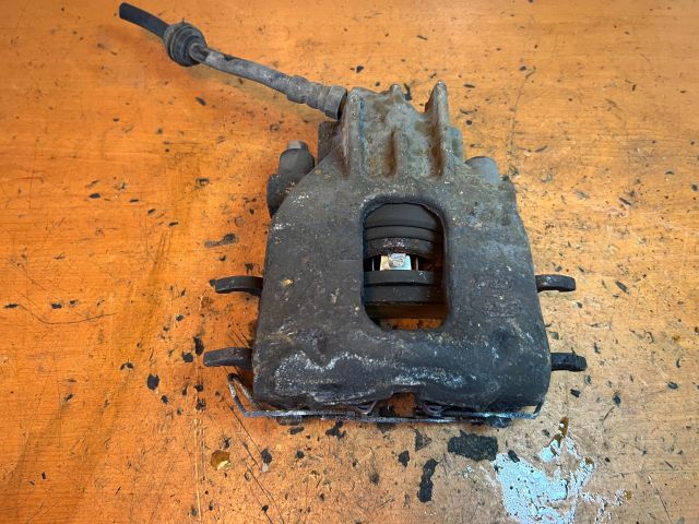 bontott FORD FOCUS I Jobb első Féknyereg Munkahengerrel