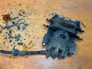 bontott FORD FOCUS I Jobb első Féknyereg Munkahengerrel