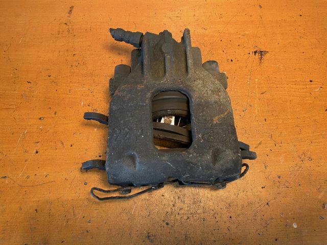 bontott FORD FOCUS I Jobb első Féknyereg Munkahengerrel