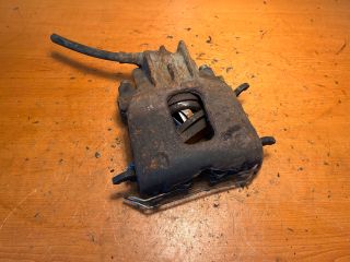 bontott FORD FOCUS I Jobb első Féknyereg Munkahengerrel