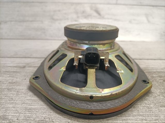 bontott FORD FOCUS I Jobb első Hangszóró