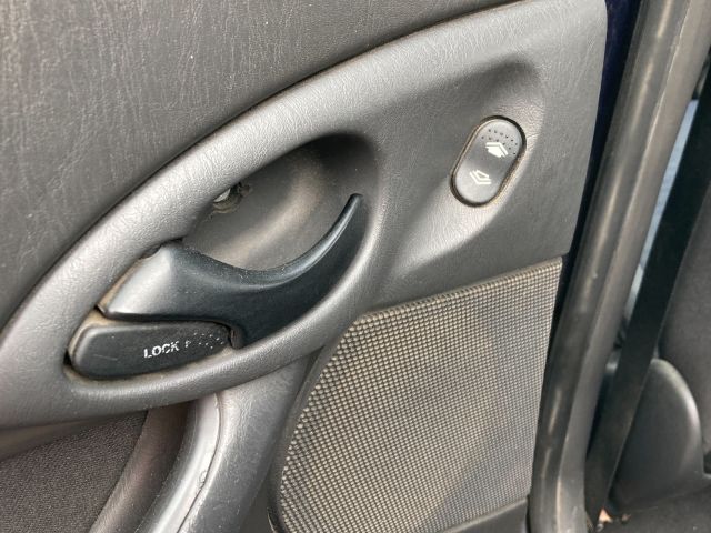 bontott FORD FOCUS I Jobb első Kilincs Bowden