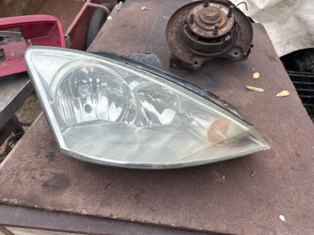 bontott FORD FOCUS I Jobb első Lámpabúra
