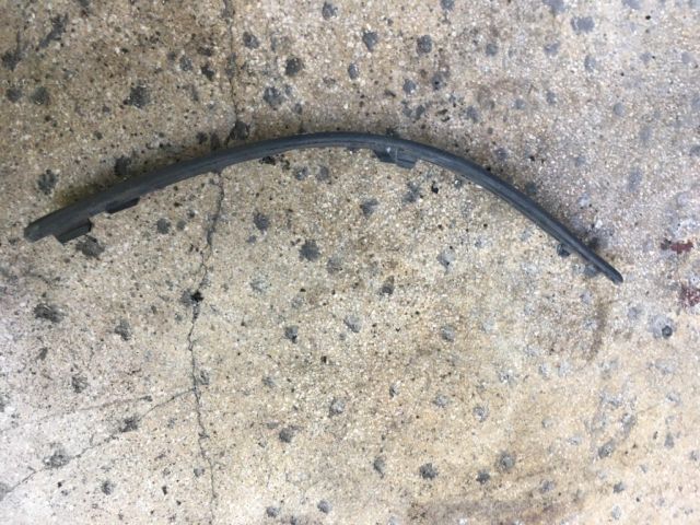 bontott FORD FOCUS I Jobb első Lökhárító Díszléc