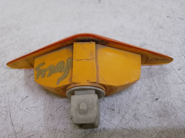 bontott FORD FOCUS I Jobb első Sárvédő Irányjelző