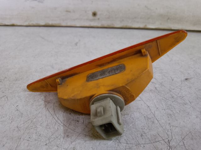 bontott FORD FOCUS I Jobb első Sárvédő Irányjelző