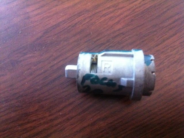 bontott FORD FOCUS I Jobb első Zárbetét