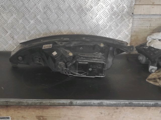 bontott FORD FOCUS I Jobb Fényszóró