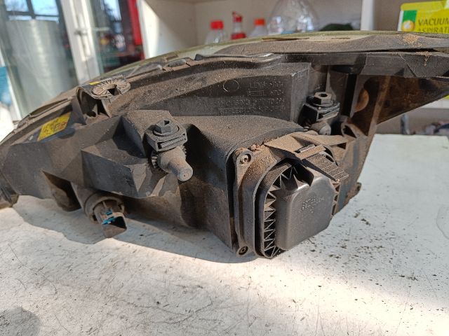 bontott FORD FOCUS I Jobb Fényszóró