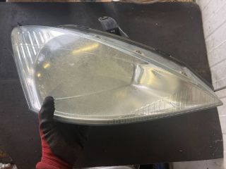 bontott FORD FOCUS I Jobb Fényszóró