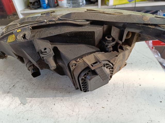 bontott FORD FOCUS I Jobb Fényszóró