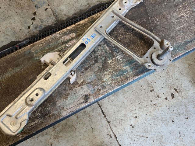 bontott FORD FOCUS I Jobb hátsó Ablakemelő Szerkezet (Mechanikus)