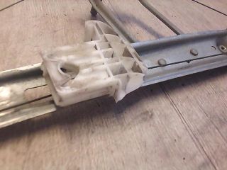 bontott FORD FOCUS I Jobb hátsó Ablakemelő Szerkezet (Mechanikus)