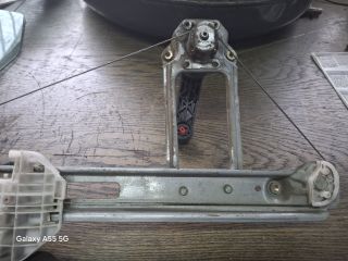 bontott FORD FOCUS I Jobb hátsó Ablakemelő Szerkezet (Mechanikus)